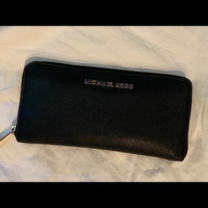 Michael Kors Large Wallet in Black
